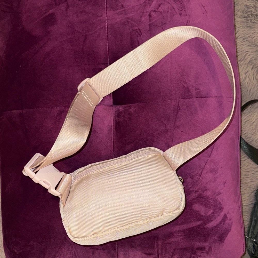 Lululemon Athletica Misty Pink Crossbody Bag - Picture 2 of 16